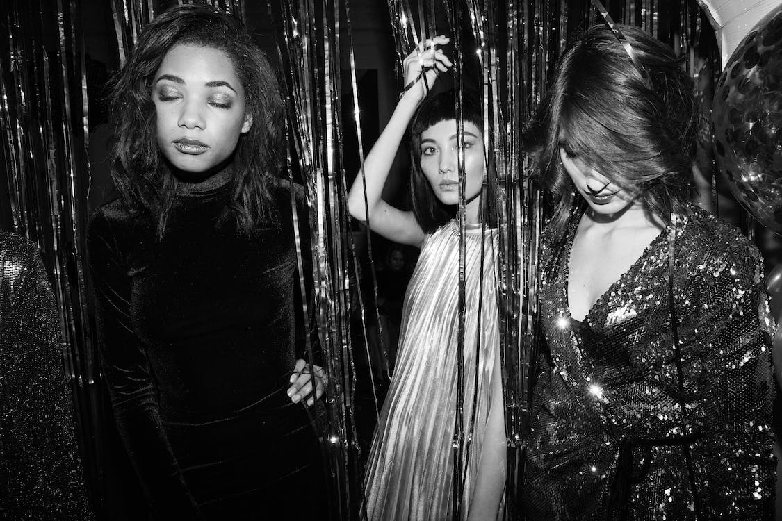 Glam Up: Tips and Tricks for Getting Ready for a Night Party