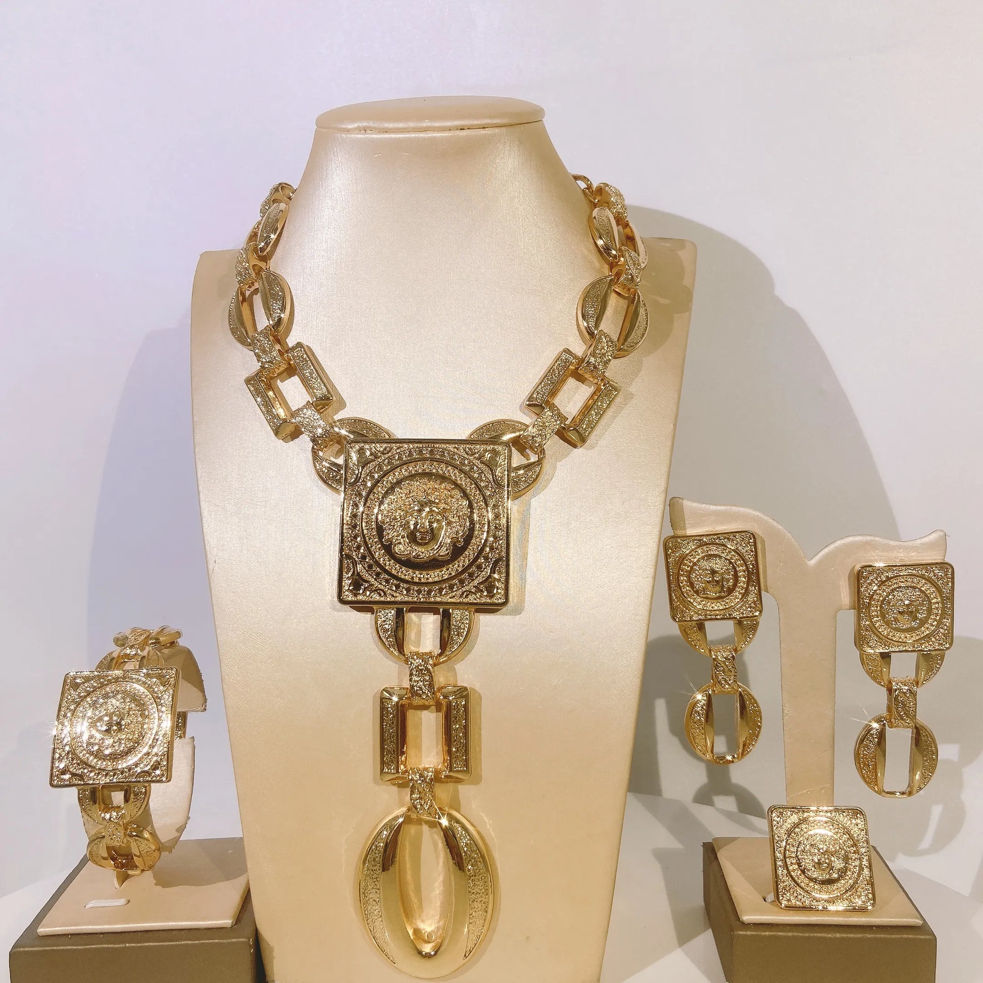 Face Shape Chain Pendant Jewelry Set
