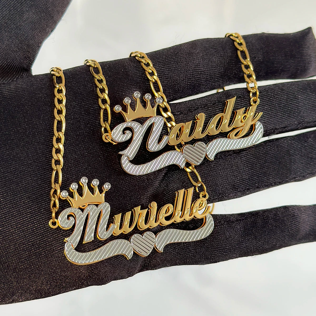 Custom 3D Name Necklace – Nameplate with Crown Design for Women