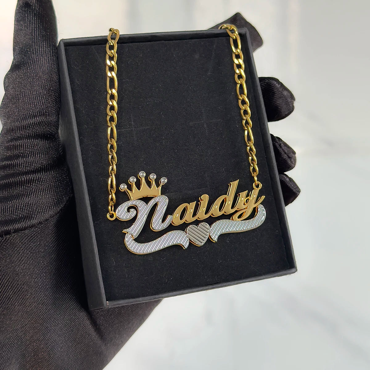 Custom 3D Name Necklace – Nameplate with Crown Design for Women b