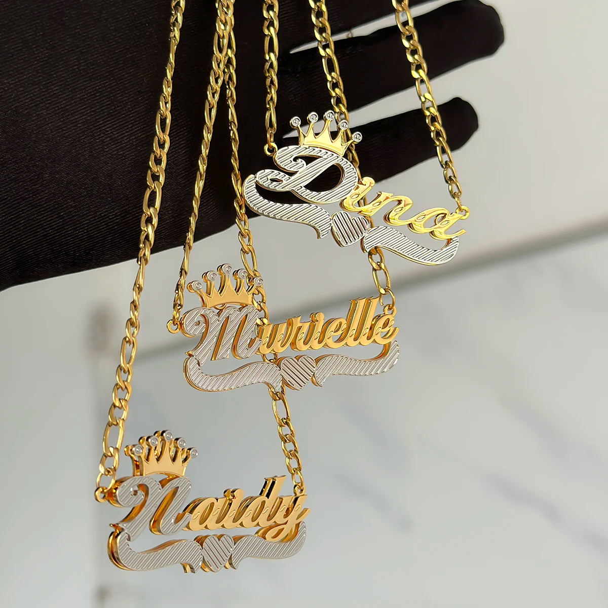 Custom 3D Name Necklace – Nameplate with Crown Design for Women d