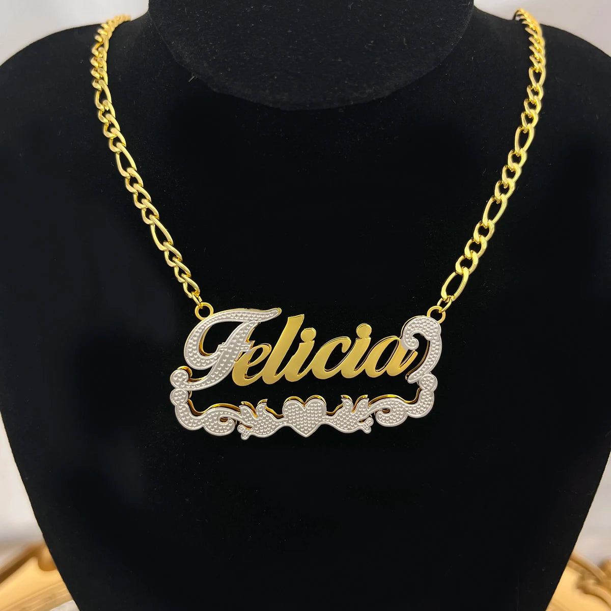 Custom 3D Name Necklace – Nameplate with Crown Design for Women e