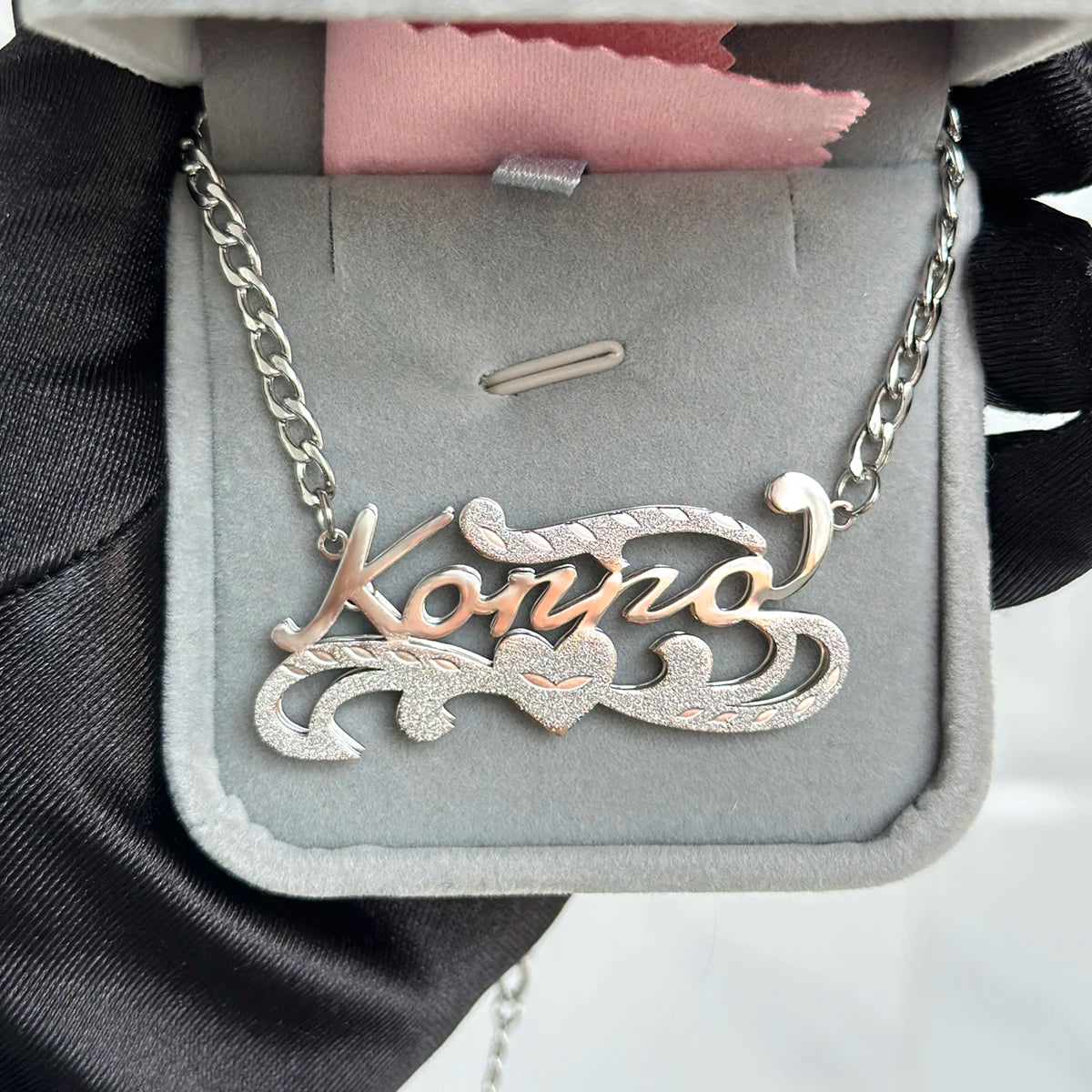 Custom 3D Name Necklace – Nameplate with Crown Design for Women l