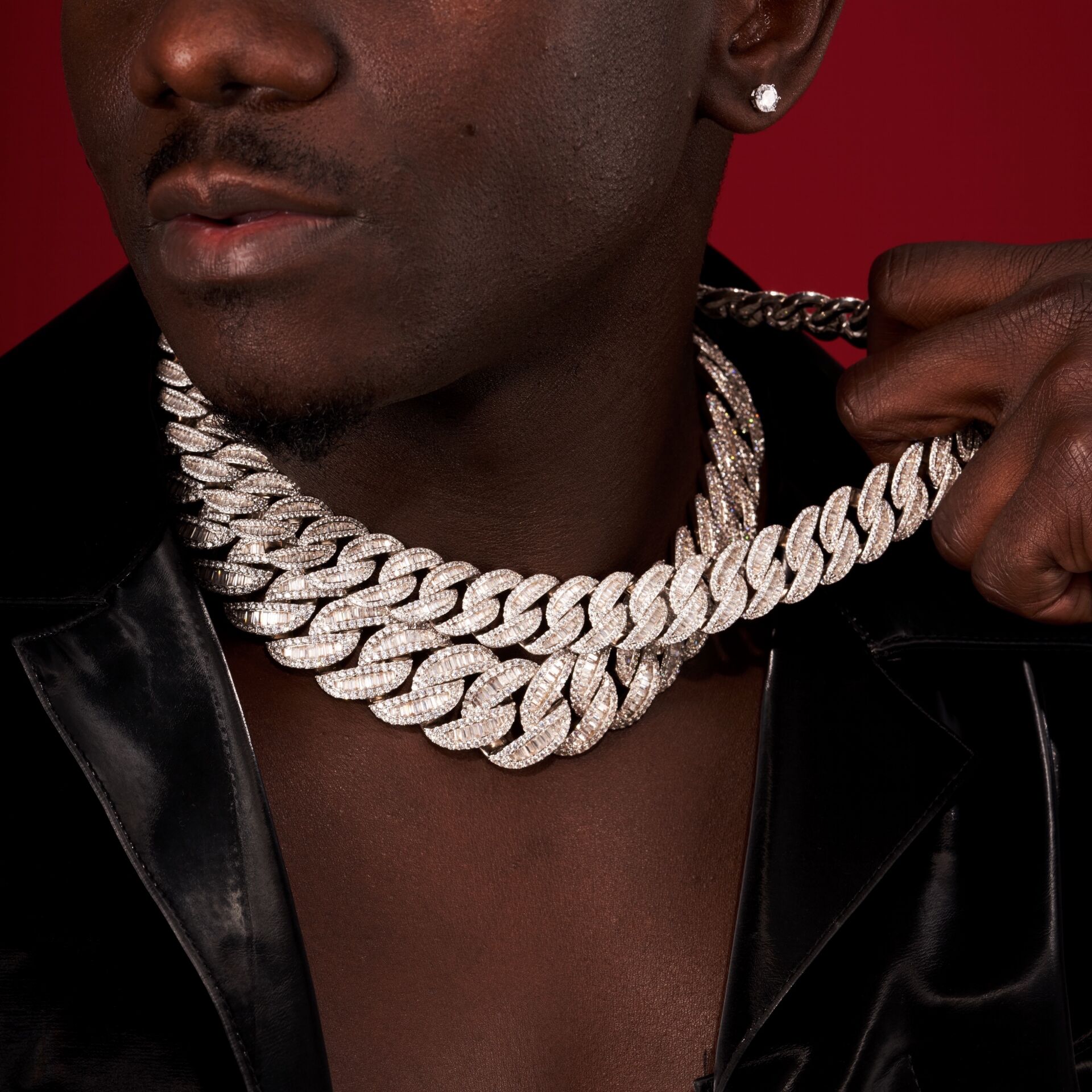 Model using Link Chain Punk Necklace