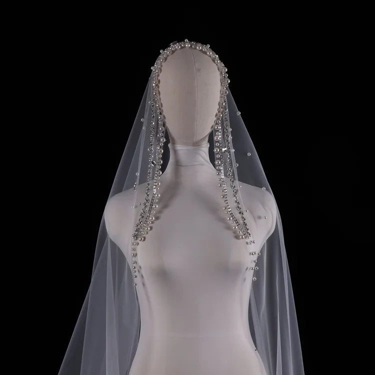 Vintage ivory bridal veil with pearls and rhinestones, elegant wedding headdress for bride.