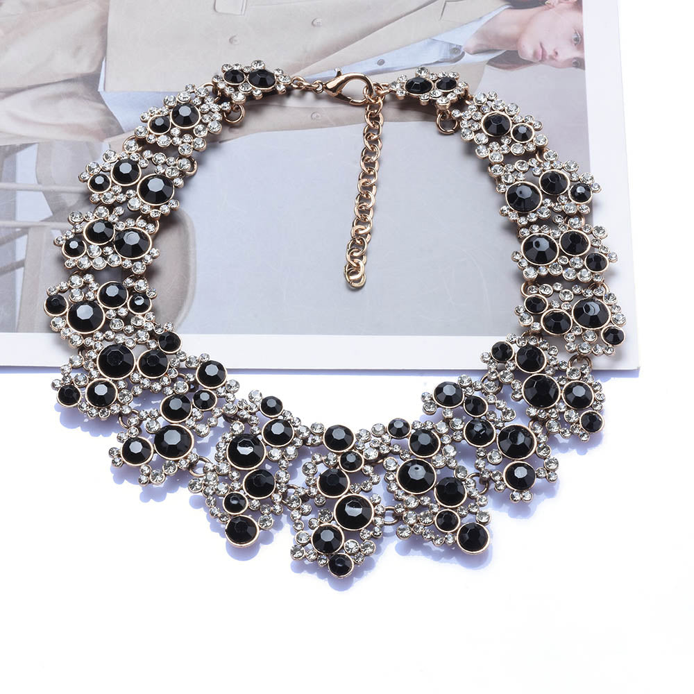 Fashion Pearls Statement Choker